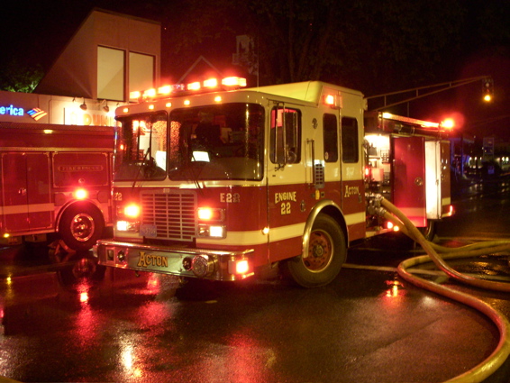 http://www.garrettharding.com/photos/Nikon Results May 2007/6 West Concord Fire - Engine 22 small.jpg